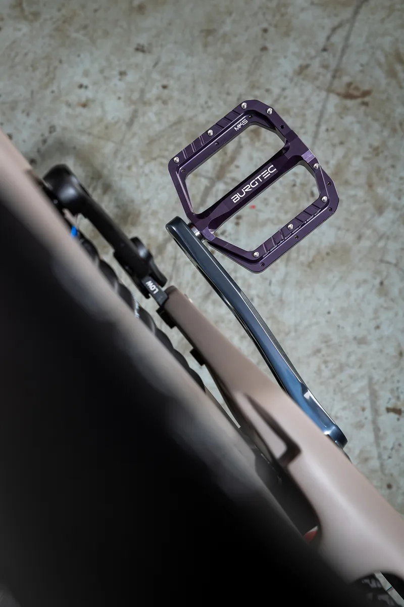 Burgtec Penthouse MK5 Flat Pedals Black Sapphire-1